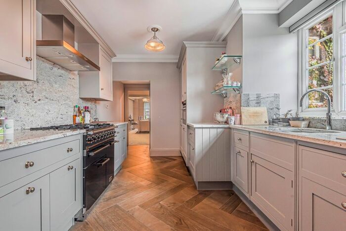 2 Bedroom Flat To Rent In Westminster Gardens, London, SW1P