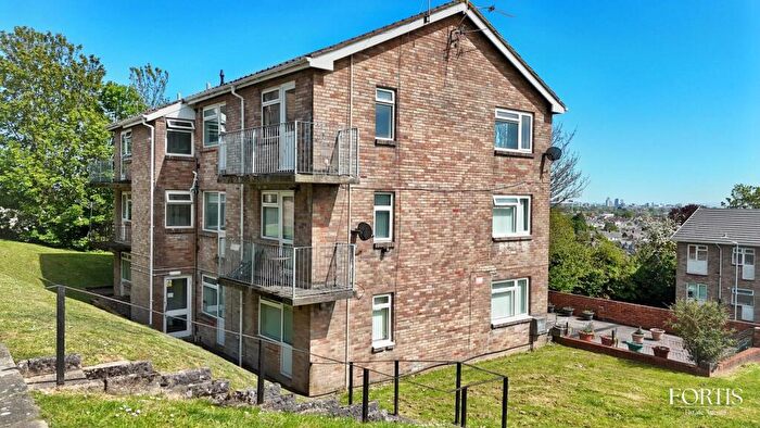 2 Bedroom Flat For Sale In Greenland Crescent, Cardiff, CF5