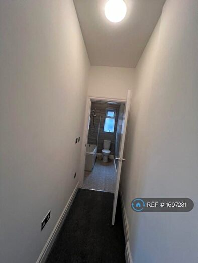 2 Bedroom Flat To Rent In Davyhulme Circle, Urmston, Manchester, M41