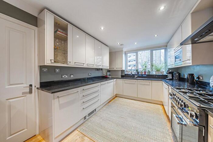 3 Bedroom Terraced House For Sale In Caistor Road, Balham, SW12