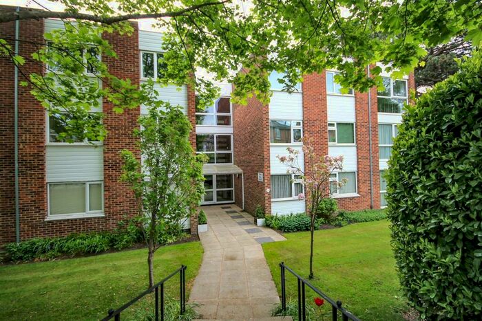 2 Bedroom Flat To Rent In Tewit Well Court, Harrogate, North Yorkshire, HG2