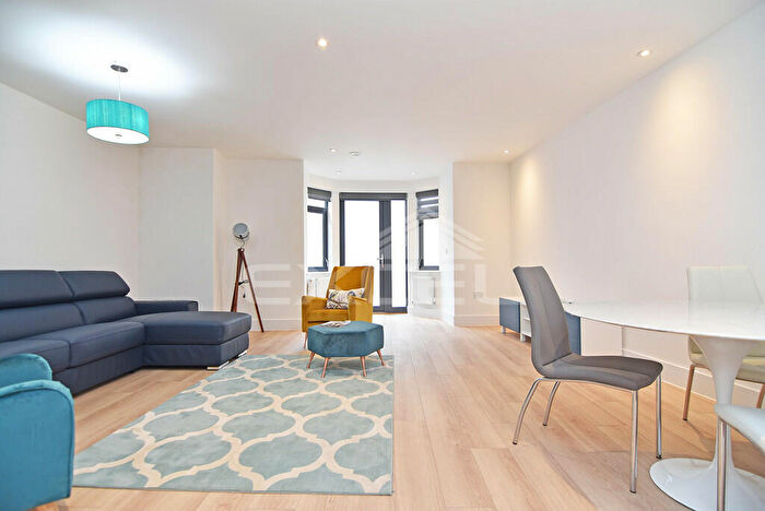 2 Bedroom Apartment To Rent In Finchley Lane, Hendon, London, NW4