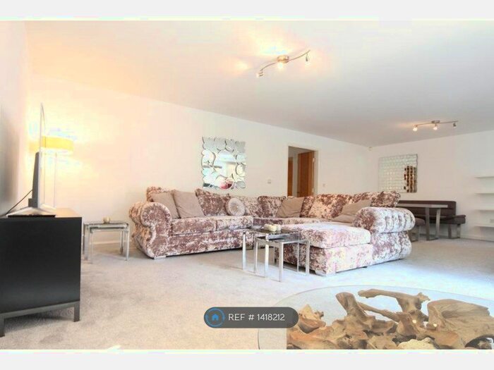 2 Bedroom Flat To Rent In Baddow Croft, Woolton, Liverpool, L25