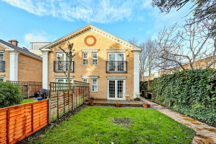 3 Bedroom Mews To Rent In Thane Villas, London, N7