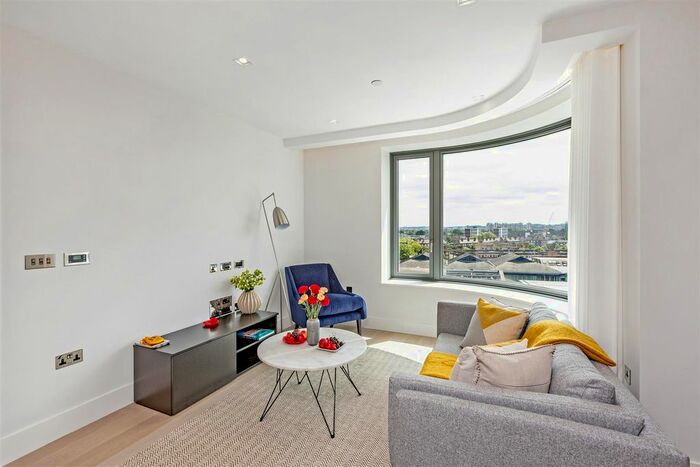 1 Bedroom Flat To Rent In Tower One, The Corniche, Albert Embankment, London, SE1