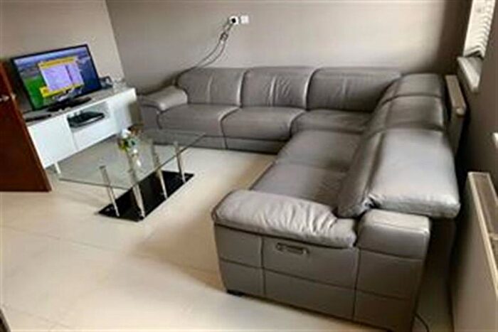 2 Bedroom Flat For Sale In Brent Street, Hendon, NW4