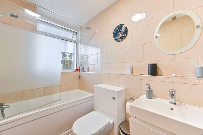 Studio For Sale In Kensington Church Street, Kensington, London, W8