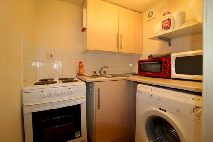 1 Bedroom Flat To Rent In Highbury Road, Headingley, Leeds, LS6