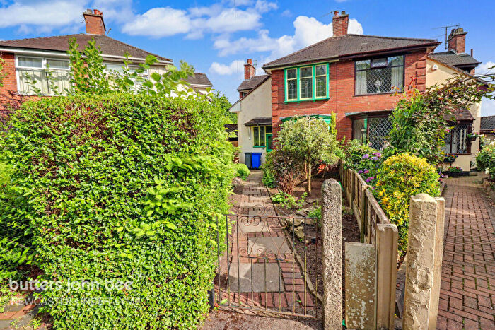 3 Bedroom Semi-Detached House To Rent In Lower Crescent, Stoke-On-Trent, ST4