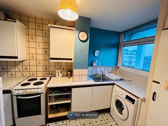 3 Bedroom Flat To Rent In Duffel House, London, SE11