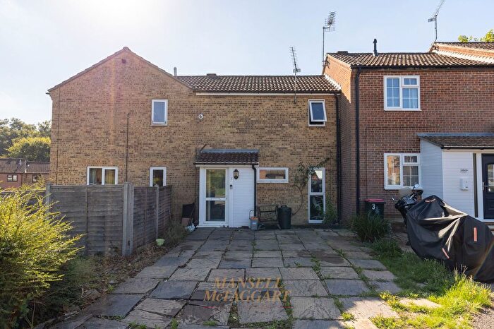 2 Bedroom Terraced House For Sale In Treeview, Crawley, RH11