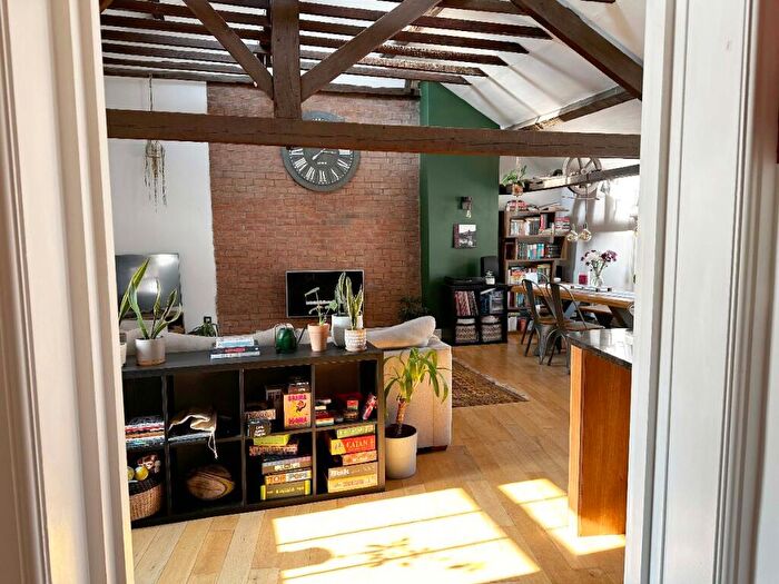 2 Bedroom Apartment For Sale In West Rock, Saltisford, Warwick, CV34