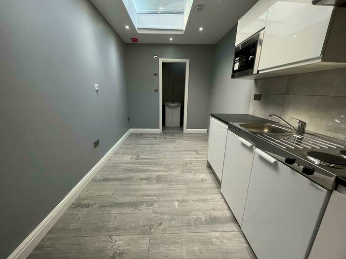 Studio To Rent In Finchley Road, London, NW11