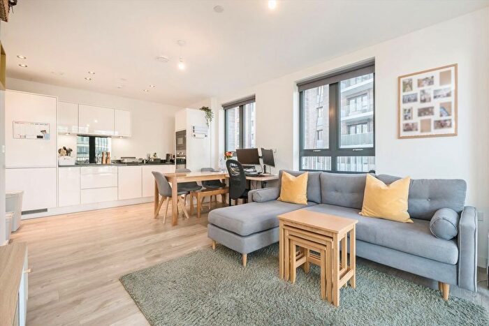 2 Bedroom Flat For Sale In Lakeside Drive, Park Royal, NW10