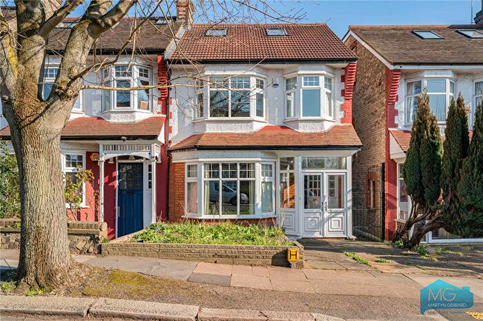 5 Bedroom End Of Terrace House For Sale In Broomfield Avenue, London, N13