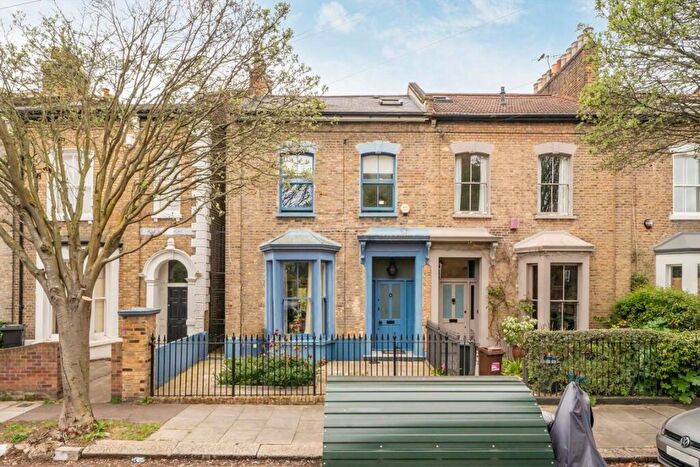 3 Bedroom End Of Terrace House For Sale In Elrington Road, London Fields, E8