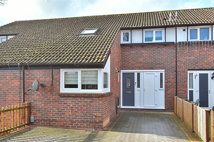 3 Bedroom Terraced House For Sale In Aisher Road, London, SE28