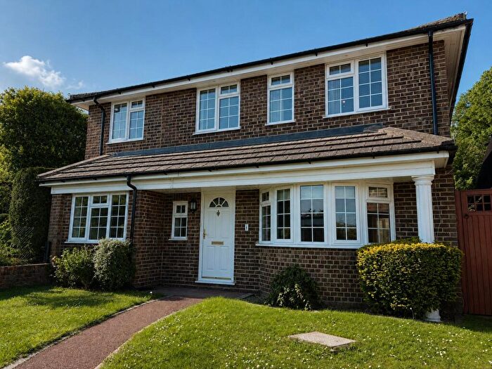 5 Bedroom Detached House To Rent In Spencer Close, Epsom, Surrey, KT18