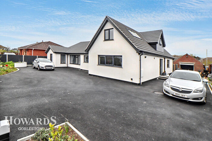 4 Bedroom Detached Bungalow For Sale In Beccles Road, Bradwell, NR31
