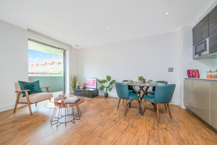 2 Bedroom Flat To Rent In Barking Road, London, E16