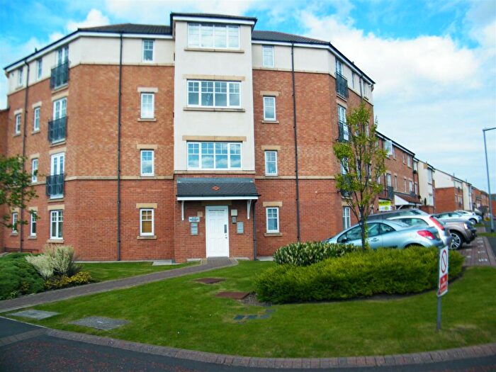 2 Bedroom Flat To Rent In Redgrave Close, St James Village, Gateshead, NE8