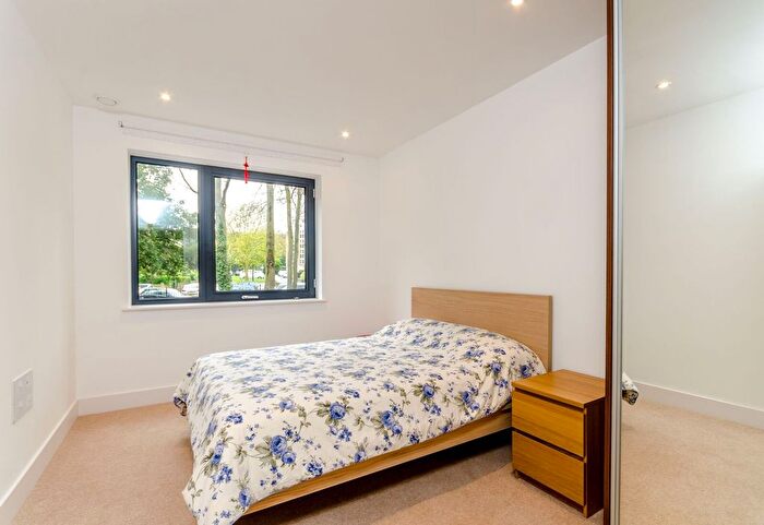 2 Bedroom Flat To Rent In Pipit Drive, Putney, London, SW15