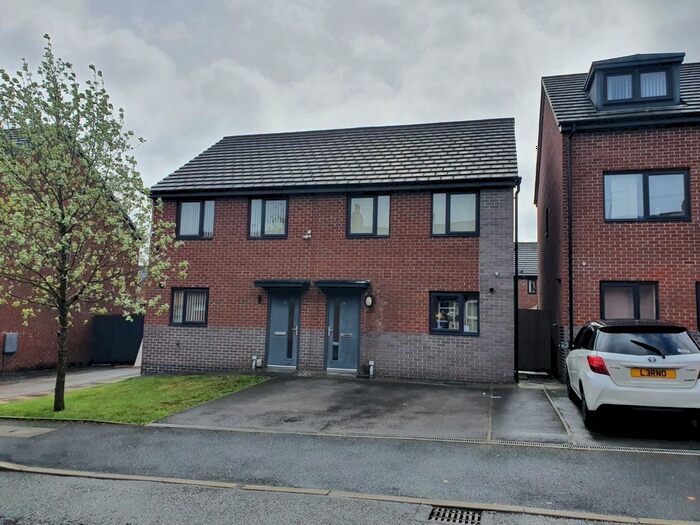 3 Bedroom Semi-Detached House To Rent In Dean Street, Rochdale, OL16