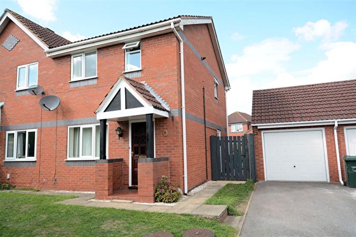 3 Bedroom Semi-Detached House To Rent In Woodlands View, Barlby, Selby, YO8