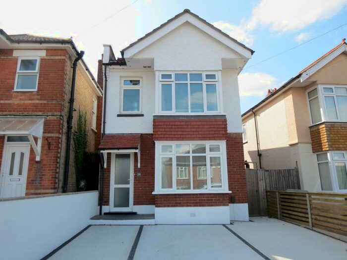 5 Bedroom House To Rent In Bedroom Detached House In Winton, BH9