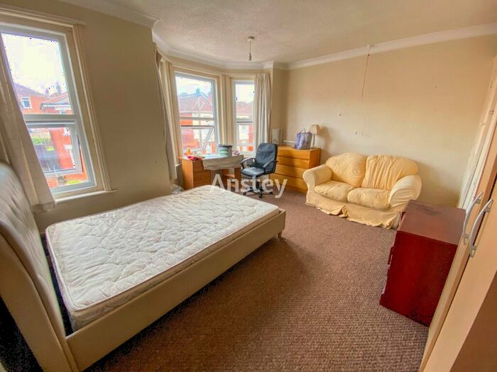 4 Bedroom House To Rent In Burlington Road, Southampton, Hampshire, SO15