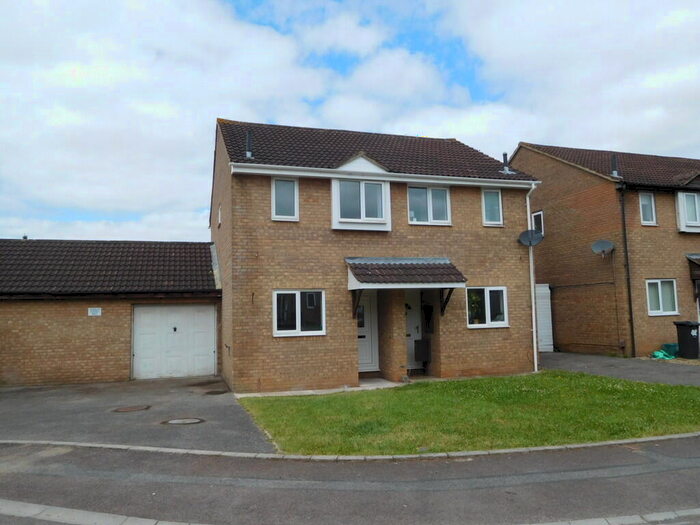 2 Bedroom Semi-Detached House To Rent In Parnall Crescent, Yate, BS37