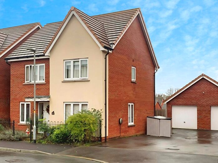 4 Bedroom Detached House For Sale In Robinson Grove, Longhedge, Salisbury, SP4