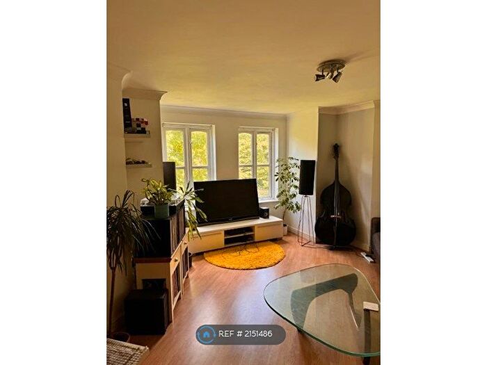 2 Bedroom Flat To Rent In Victoria Pak, Manchester, M14