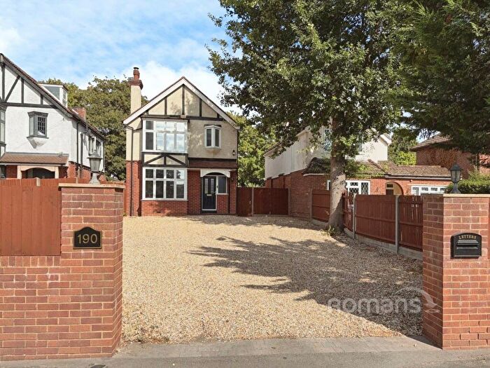 3 Bedroom Detached House For Sale In Farnborough Road, Farnborough, Hampshire, GU14