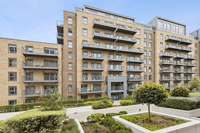 2 Bedroom Flat To Rent In Beaufort Square London, NW9
