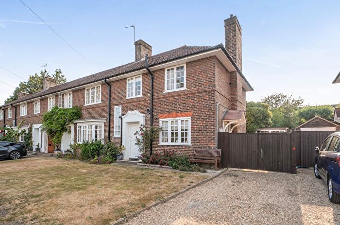 3 Bedroom End Of Terrace House For Sale In Bassett Green Road, Bassett, Southampton, Hampshire, SO16