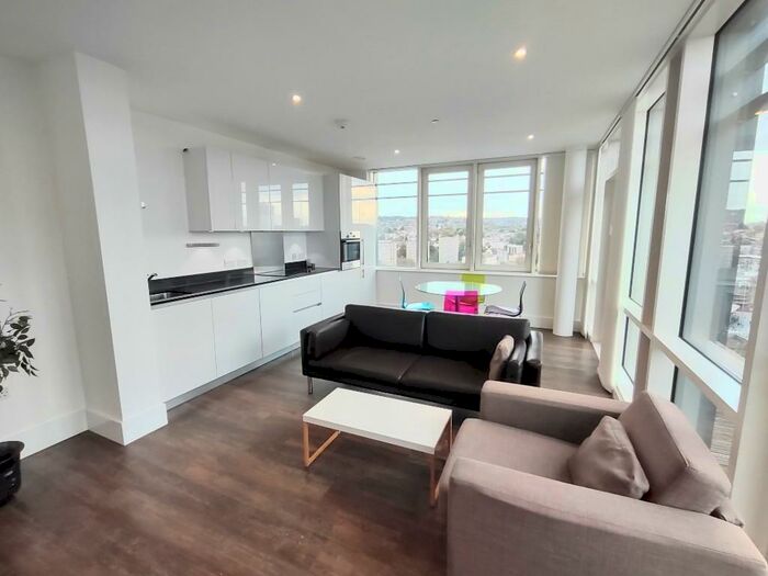 3 Bedroom Flat To Rent In Plumstead Road, London, SE18