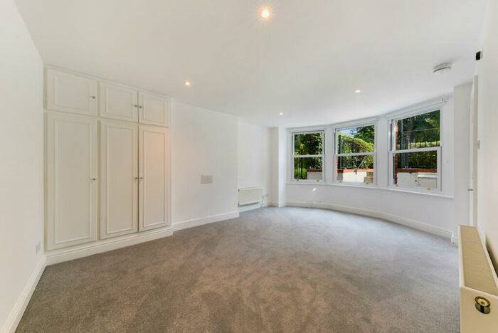 Apartment To Rent In The Gardens, East Dulwich London, SE22