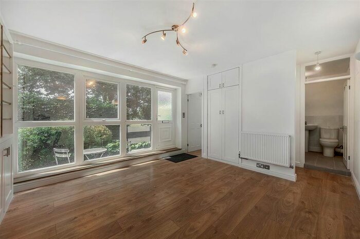 Studio To Rent In Putney Common, London, SW15