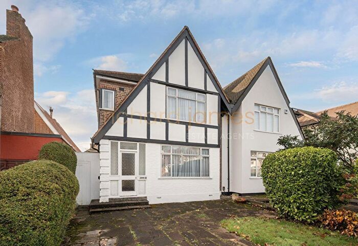 3 Bedroom Semi Detached House For Sale In Devonshire Road, Mill Hill, NW7