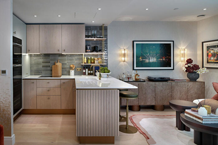 2 Bedroom Apartment To Rent In Chalk Farm Road, London, NW1