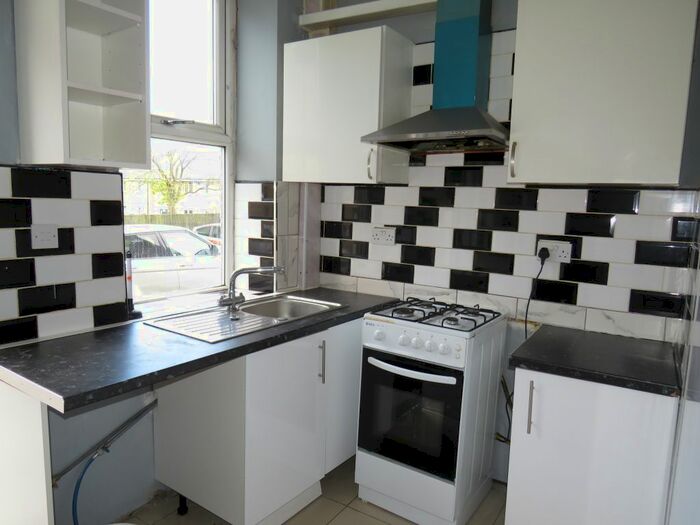 4 Bedroom Property To Rent In Redcar Street, Halifax, HX1