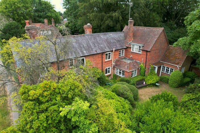 4 Bedroom Detached House For Sale In Bentley, Farnham, GU10