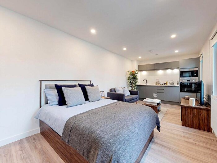 Apartment To Rent In Apt, Apollo Residence #, S1