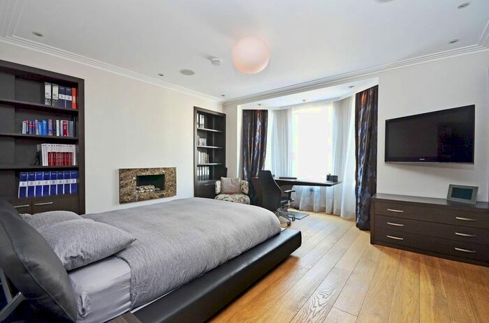 3 Bedroom Flat To Rent In Onslow Square, South Kensington, London, SW7