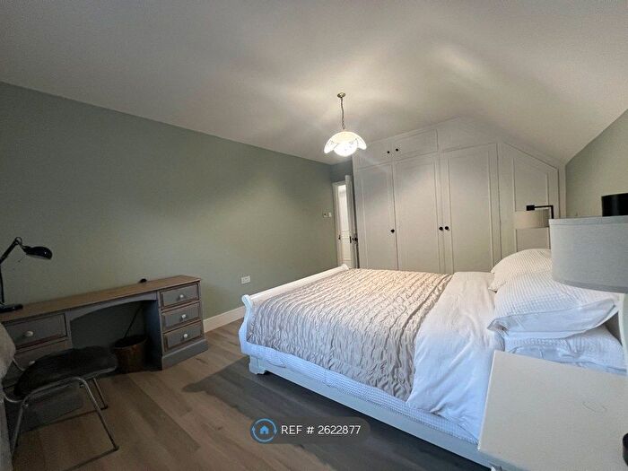 3 Bedroom Flat To Rent In Sandy Way, Cobham, KT11