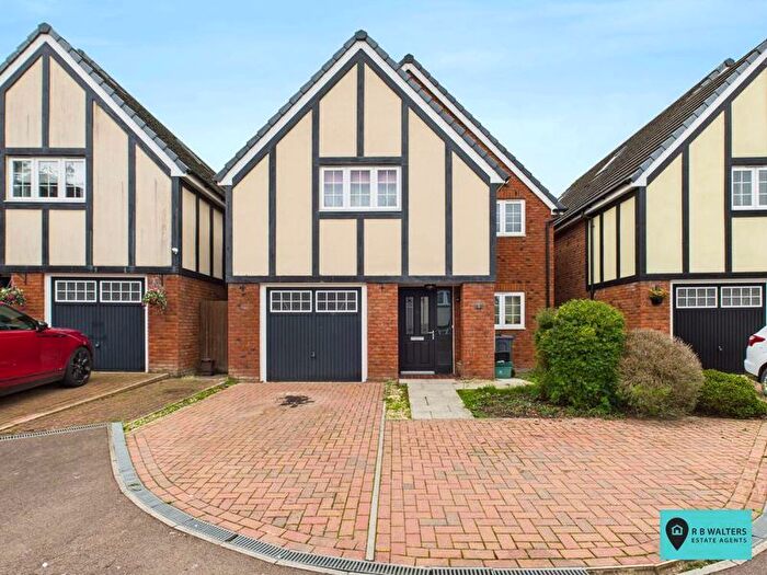 5 Bedroom Detached House For Sale In Barnpear Court, Tuffley, GL4