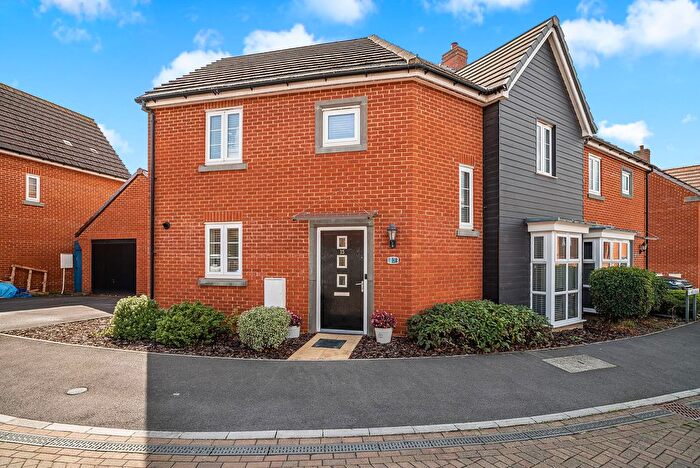 3 Bedroom Semi-Detached House For Sale In Miles Road, Spiers Meadow, RG24