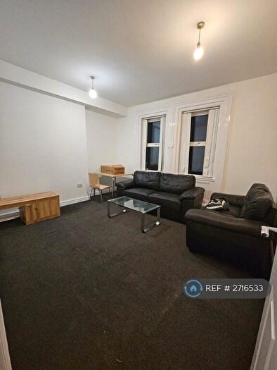 2 Bedroom Flat To Rent In The Oaks, Salford, M7