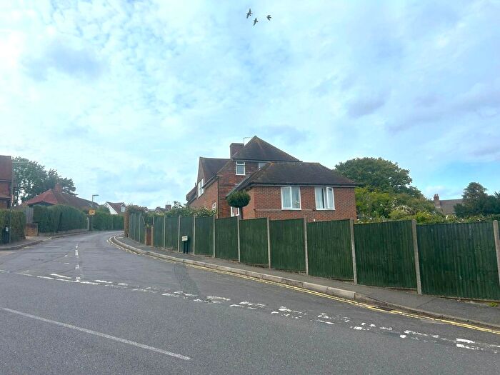 6 Bedroom Semi Detached House To Rent In Elmside, Guildford, GU2